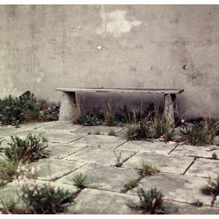Paul GRAHAM: Untitled, Belfast (concrete bench), 1988 - On display in Parlamentarium, Brussels